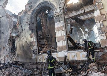 Rusya, Ukrayna’da tren istasyonunu vurdu