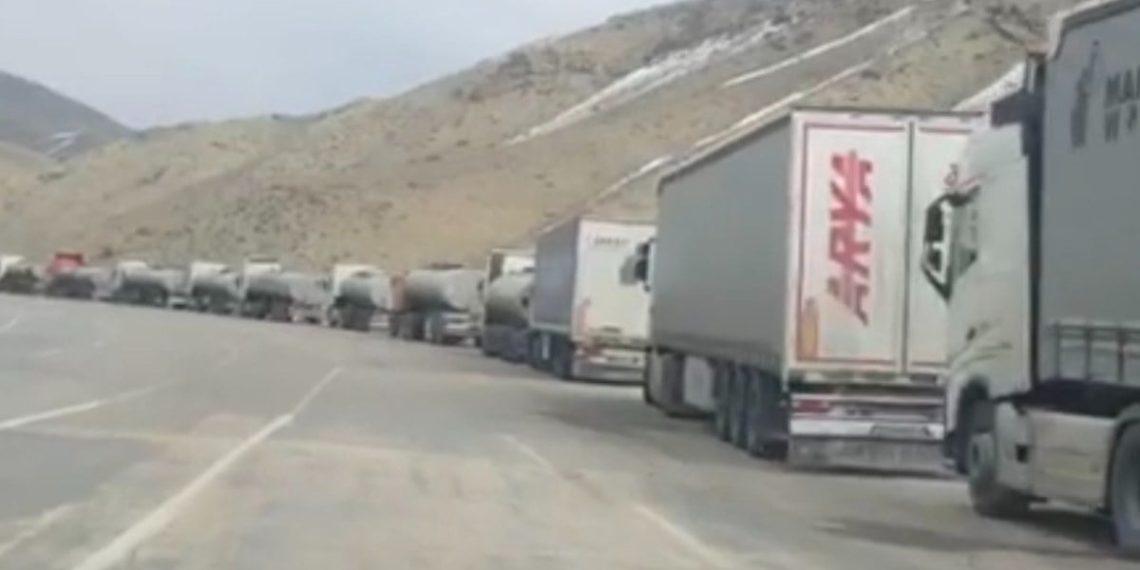 Tırlar Esendere Gümrük Kapısı’nda sıraya girdi! Türkiye-İran hududunda 15 kilometrelik kuyruk