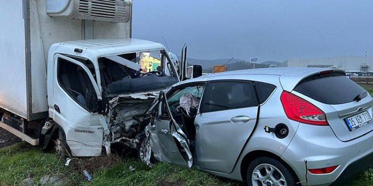 Kamyonetle çarpışan arabanın şoförü öldü