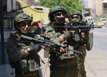 İsrail ordusu, Batı Şeria’da 13 Filistinliyi gözaltına aldı