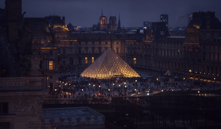 Louvre-Soygununda-Yeni-Goruntuler-Ortaya-Cikti-4.5-Milyar-TL8217lik-Vurgun-featured