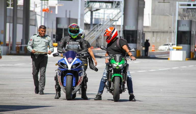 Iran8217da-Kadinlara-Motosiklet-Ehliyeti-Yolu-Acildi-mi-featured