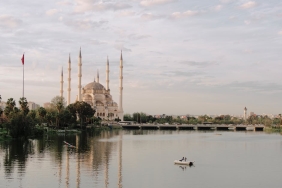 Esra-Bilgic-ve-Faruk-Sabanci-Aski-Bulutlarin-Ustune-Cikti-featured