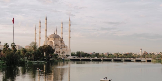 Esra Bilgiç ve Faruk Sabancı Aşkı Bulutların Üstüne Çıktı