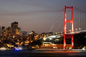 Turkiye8217den-Ayrilan-Unlu-Oyuncu-Ingiltere8217de-Evlendi-featured